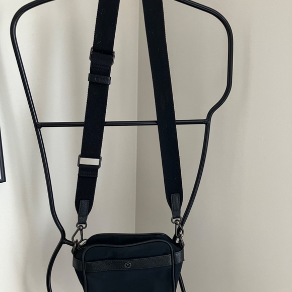 Lululemon Versatile 'Everywhere' Belt Bag - Picture 2 of 3
